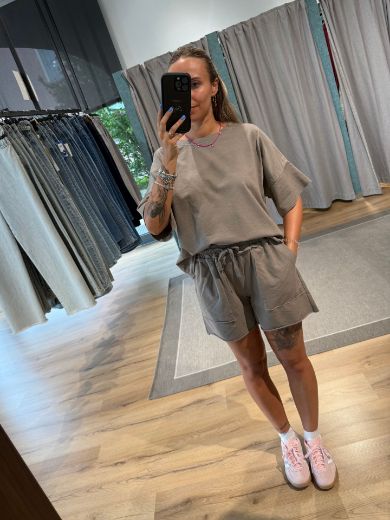 Immagine di COMPLETINO TUTA CORTO - Disponibile in SABBIA, ROSA, MARRONE, PESCA, NERO, FUCSIA, BLU, TAUPE, AZZURRO, ARANCIONE