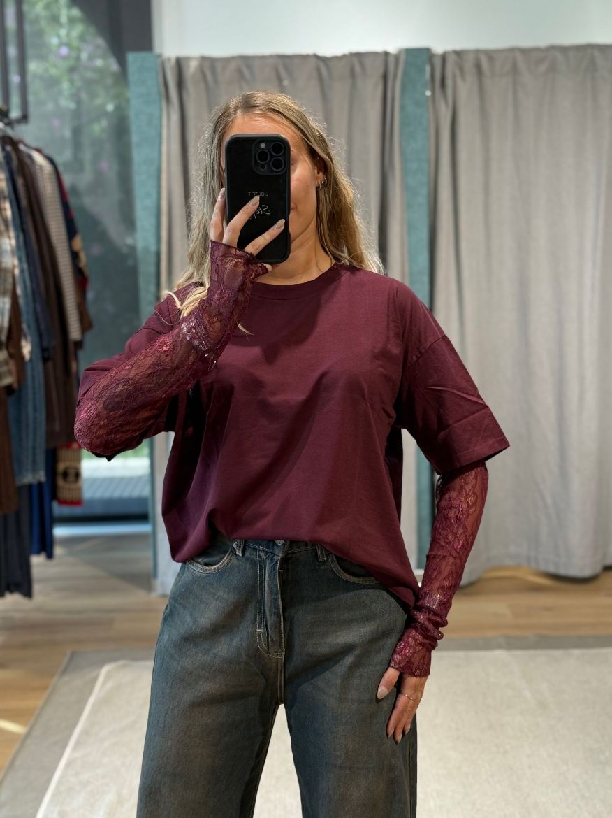 Immagine di T-SHIRT MANICA PIZZO - Disponibile in VERDE, ROSA, NERO, MARRONE, BIANCO, AZZURRO, BORDEAUX