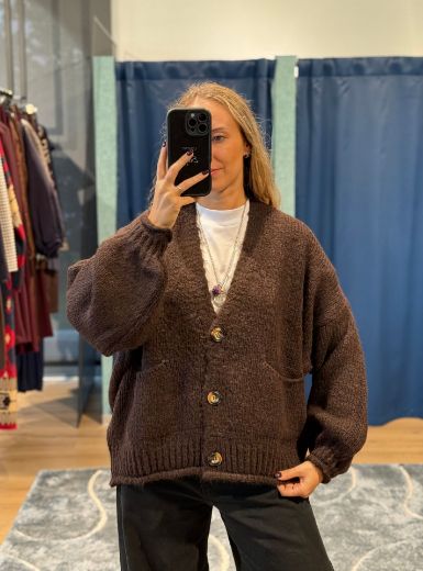 Immagine di CARDIGAN 3 BOTTONI - Disponibile in PANNA, MARRONE, BORDEAUX, NERO, GRIGIO, VERDE MILITARE, OLIO, FANGO