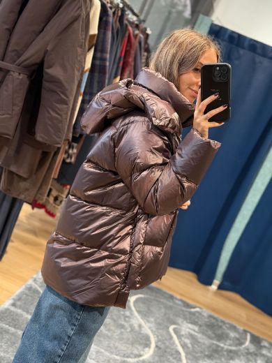 Immagine di PIUMINO OVERSIZE CON CAPPUCCIO