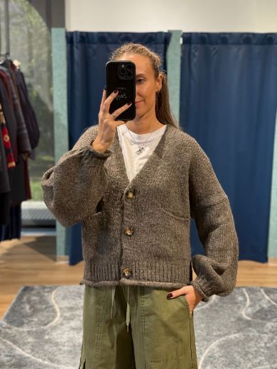 Immagine di CARDIGAN 3 BOTTONI - Disponibile in PANNA, MARRONE, BORDEAUX, NERO, GRIGIO, VERDE MILITARE, OLIO, FANGO
