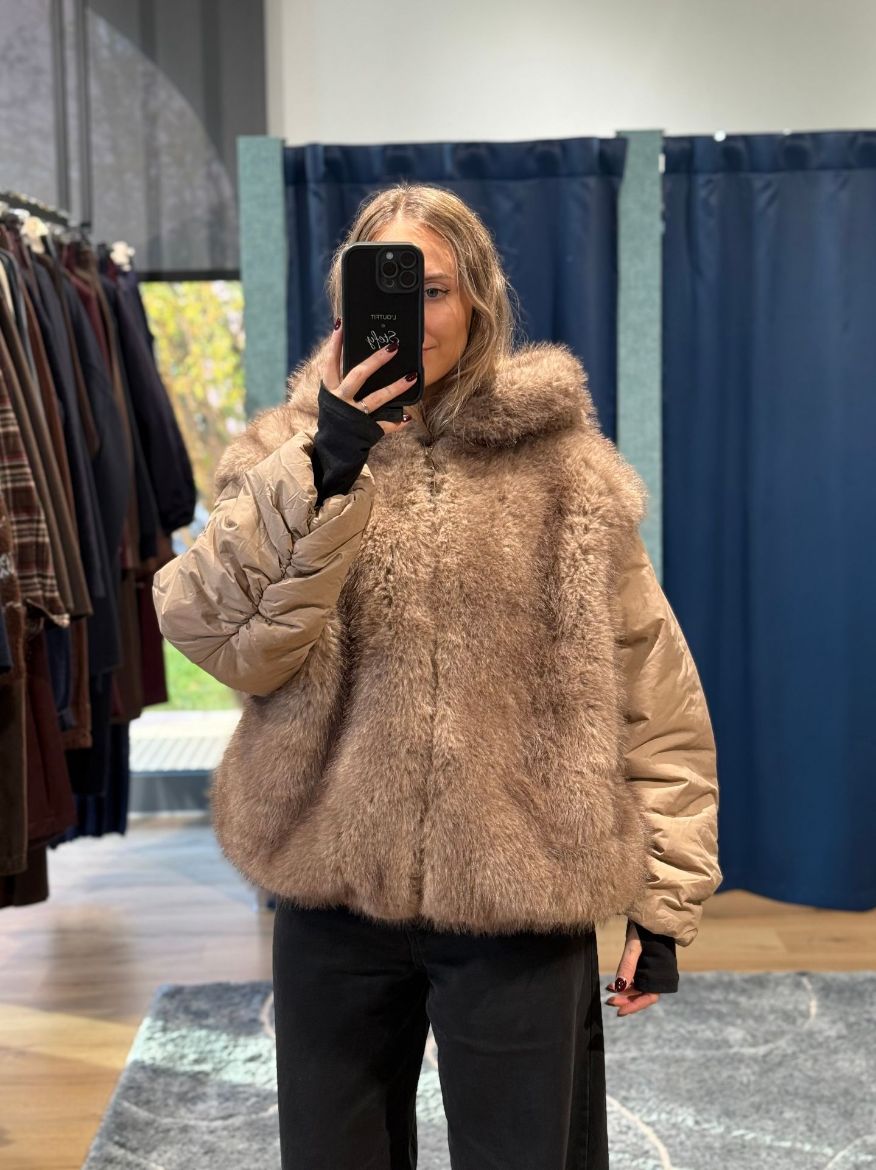 Immagine di BOMBER PELLICCIA - Disponibile in TAUPE, BEIGE