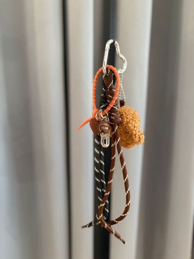 Immagine di CHARM PORTACHIAVI BARBONCINO - Disponibile in MARRONE, BEIGE SCURO, BEIGE CHIARO