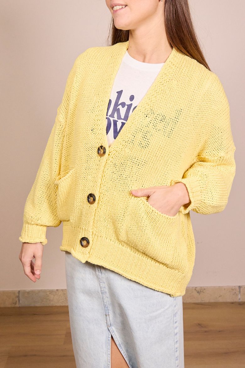 Immagine di CARDIGAN 3 BOTTONI - Disponibile in GIALLO, ROSSO, PANNA