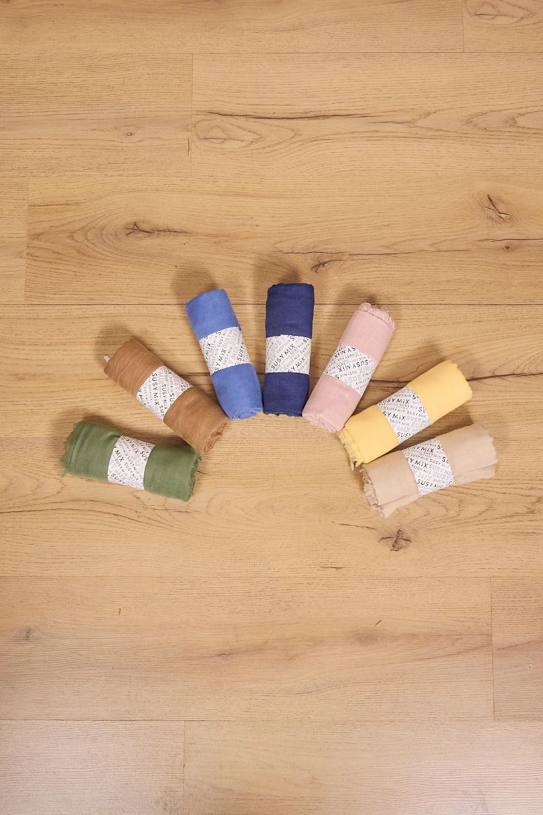 Immagine di STOLA VISCOSA - Disponibile in VERDE MILITARE, TABACCO, ROSA, GIALLO, BLU, BEIGE, AVIO