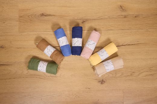 Immagine di STOLA VISCOSA - Disponibile in VERDE MILITARE, TABACCO, ROSA, GIALLO, BLU, BEIGE, AVIO