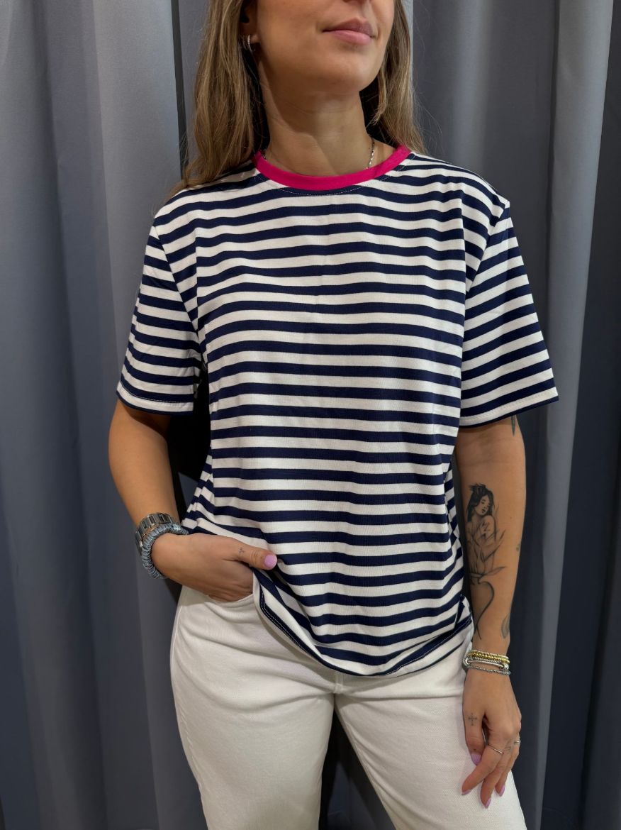 Immagine di T-SHIRT RIGATA - Disponibile in ROSSO, BLU